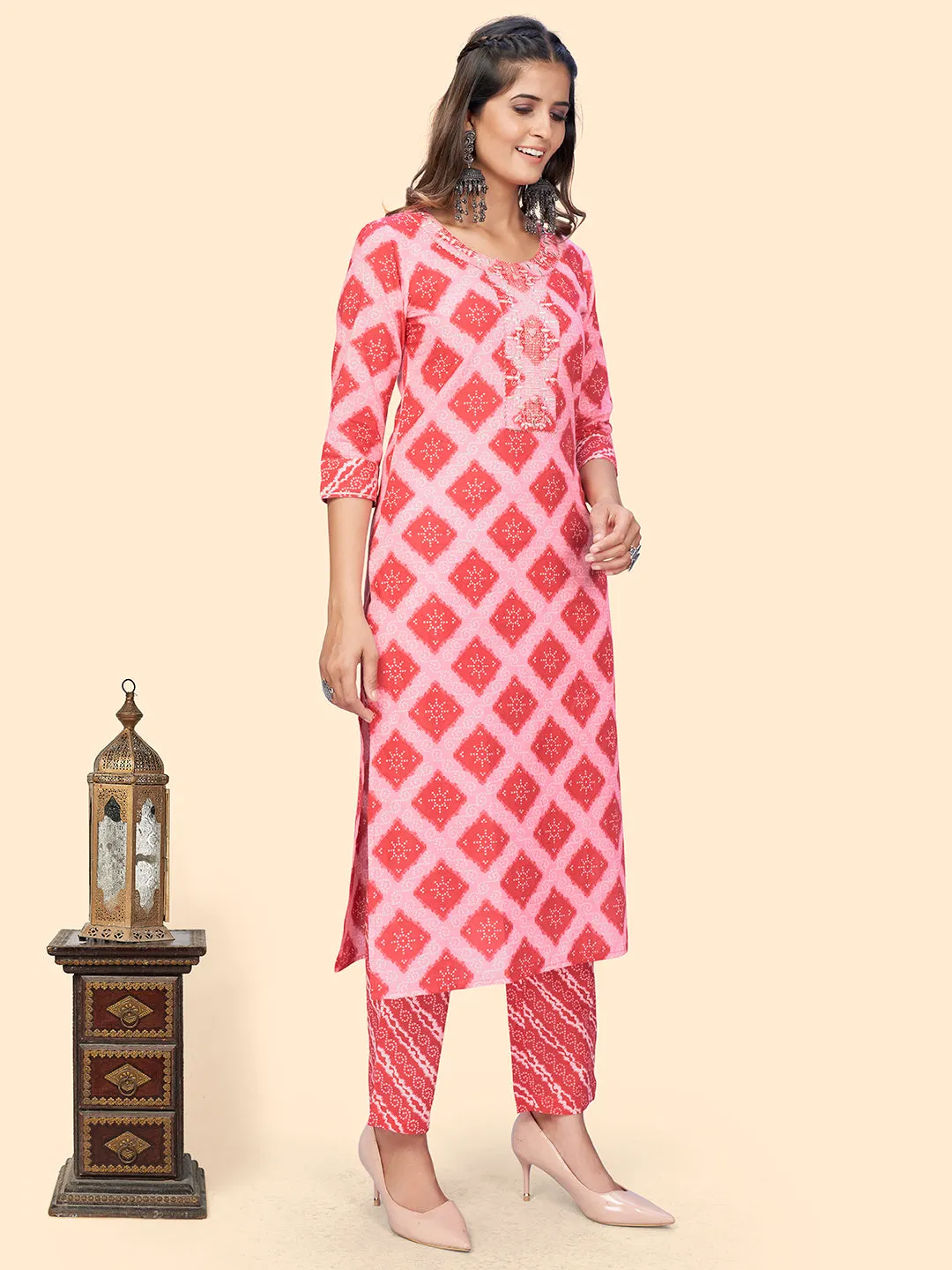 Women'S Bandhani Print & Embroiderd Straight Cotton Pink Stitched Kurta Pant With Dupatta