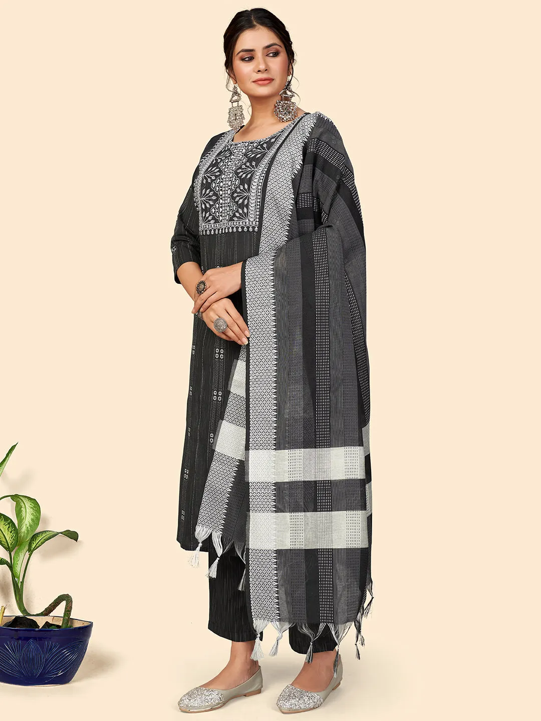 Women'S Print & Embroidered Straight Cotton Black Stitched Kurta Pant With Dupatta