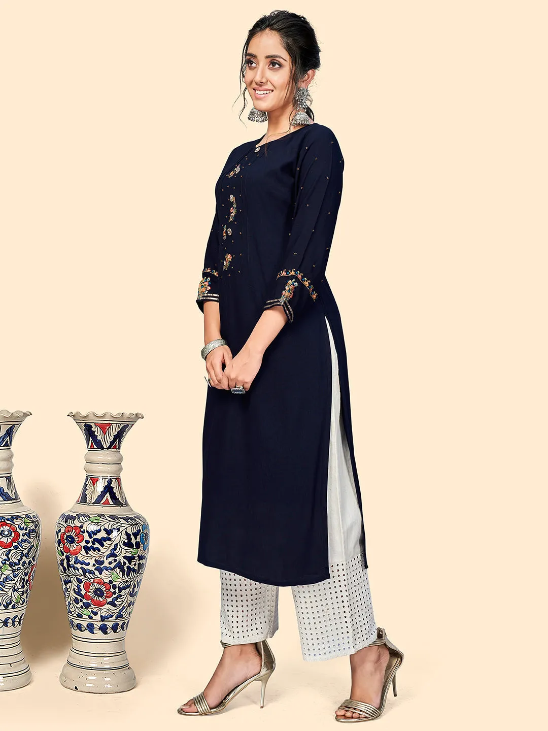 Women'S Viscose Embroidered Straight Stitched Kurta